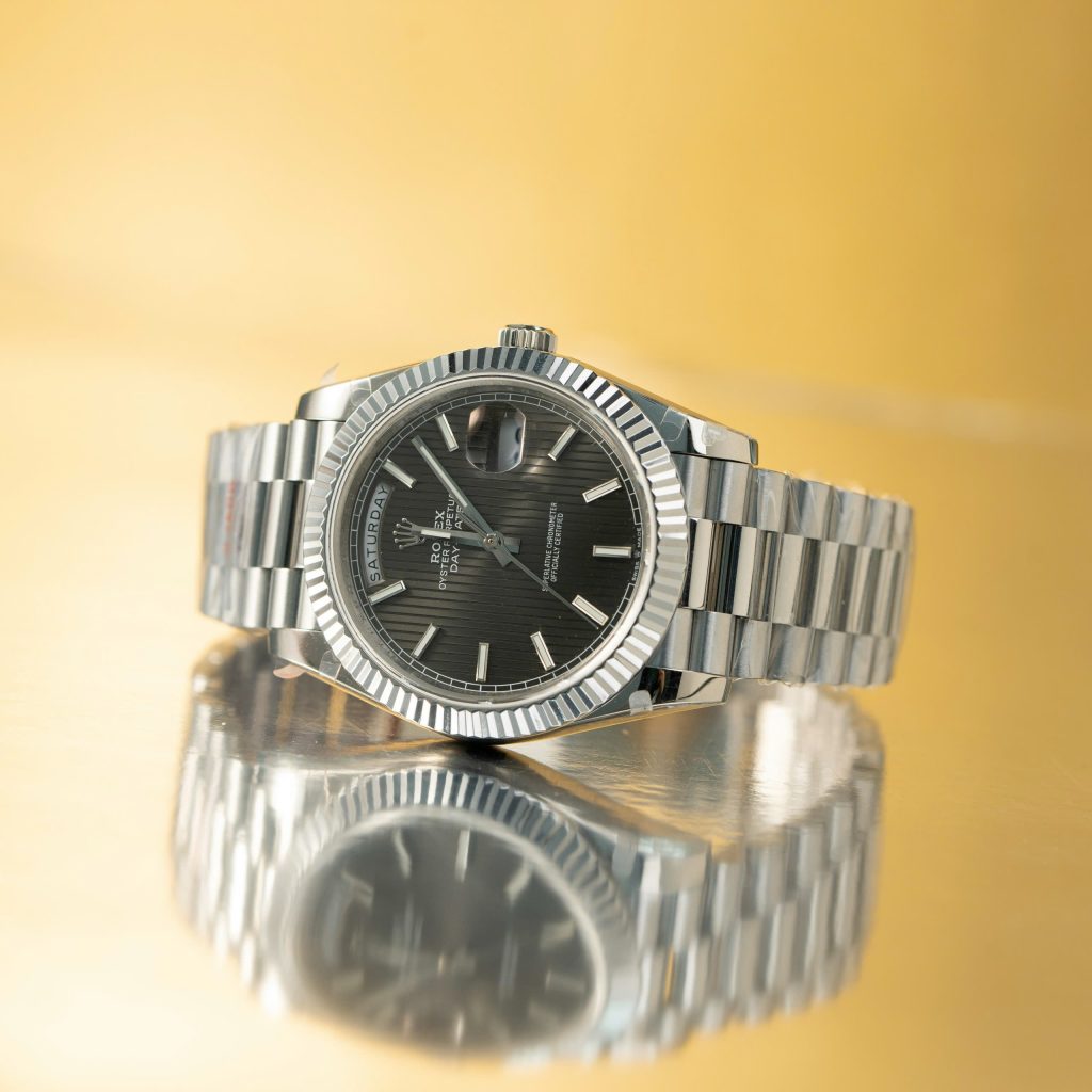 Đồng hồ Rolex Day-Date 228236 Replica 11 cọc số dạ quang mặt đen nhà máy GM 40mm (2)