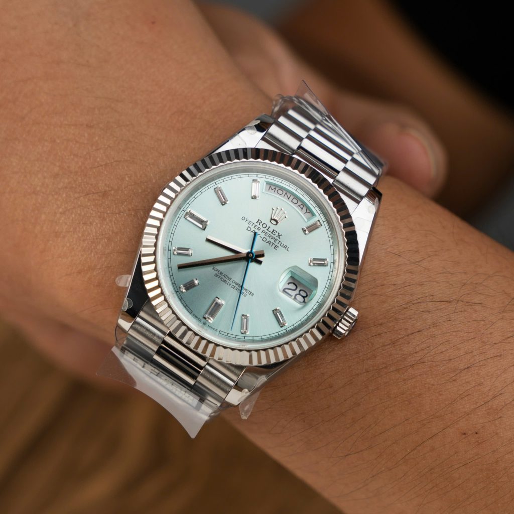 Đồng hồ Rolex Day-Date 228236 mặt xanh băng trọng lượng 186gram Rep 11 nhà máy QF 40mm (1)