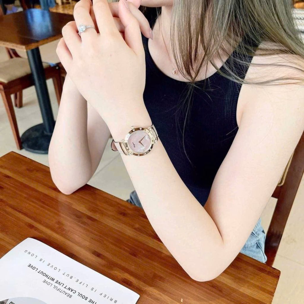 Đồng hồ Salvatore Feragamo nữ họa tiết bông hoa viền Moissanite Like Auth 34mm