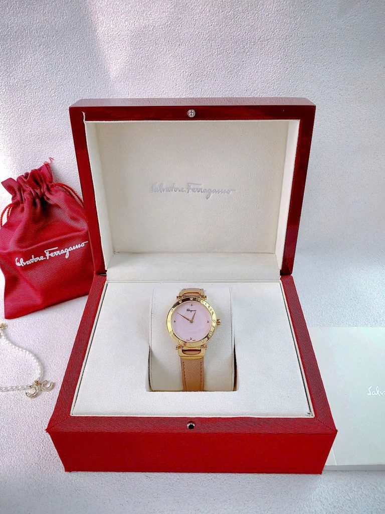 Đồng hồ Salvatore Feragamo nữ họa tiết bông hoa viền Moissanite Like Auth 34mm