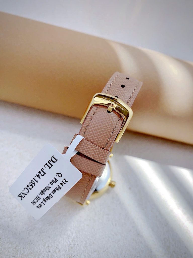 Đồng hồ Salvatore Feragamo nữ họa tiết bông hoa viền Moissanite Like Auth 34mm