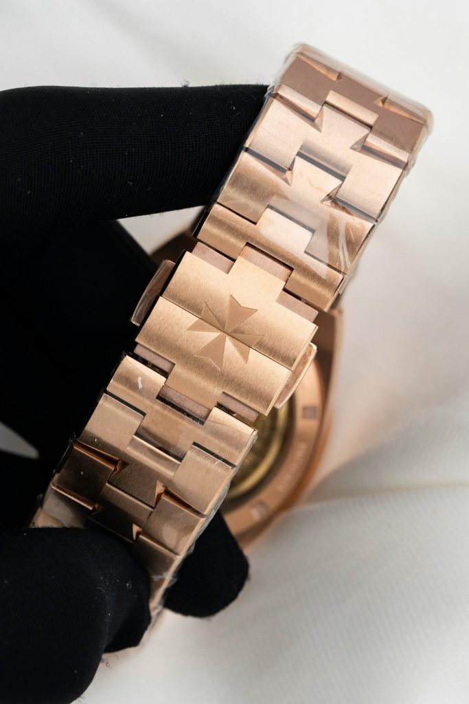 Đồng hồ Vacheron Constantin Overseas Dual Time 4500V mạ vàng hồng mặt trắng Rep 11 cao cấp 41mm (2)