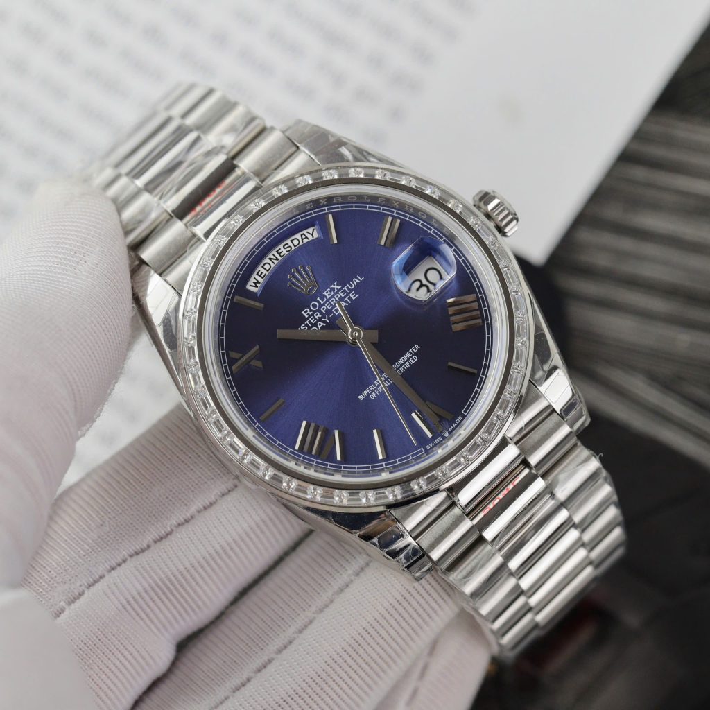 Đồng hồ Fake 11 Day-Date mặt xanh blue đính đá baguette nhà máy EW 40mm (2)