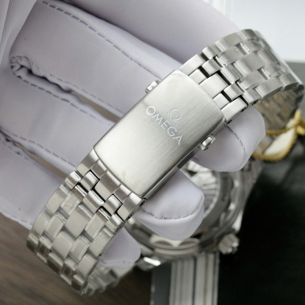 Đồng hồ Fake 11 Omega Seamaster nam mặt trắng dây kim loại 42mm (2)