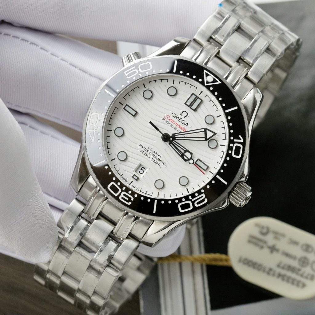 Đồng hồ Fake 11 Omega Seamaster nam mặt trắng dây kim loại 42mm (2)