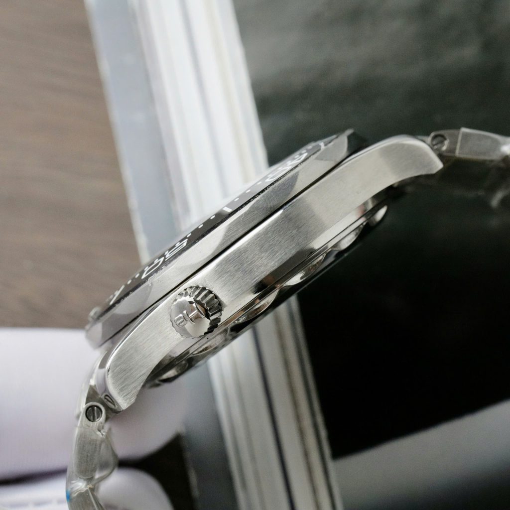 Đồng hồ Fake 11 Omega Seamaster nam mặt trắng dây kim loại 42mm (2)