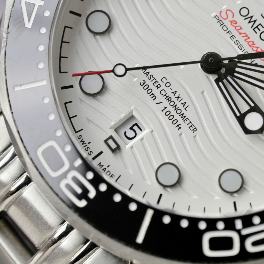 Đồng hồ Fake 11 Omega Seamaster nam mặt trắng dây kim loại 42mm (2)