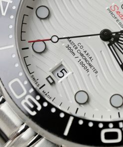Đồng hồ Fake 11 Omega Seamaster nam mặt trắng dây kim loại 42mm (2)
