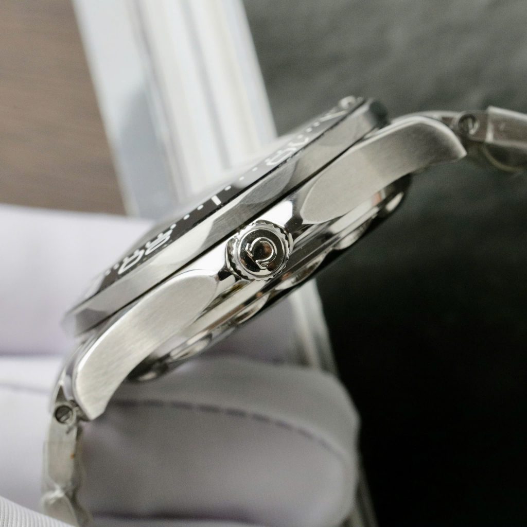 Đồng hồ Fake 11 Omega Seamaster nam mặt trắng dây kim loại 42mm (2)