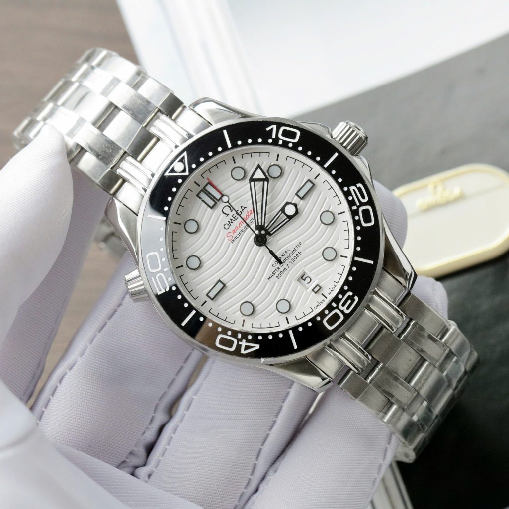 Đồng hồ Fake 11 Omega Seamaster nam mặt trắng dây kim loại 42mm (2)