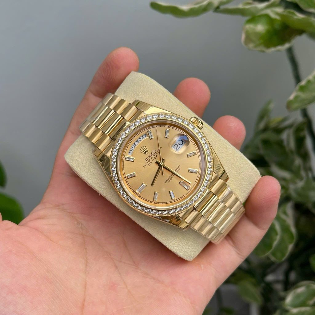 Đồng hồ Fake 11 Rolex Day-Date mặt vàng champagne đính đá 40mm (2)