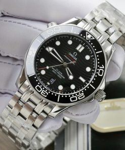 Đồng hồ Fake Thuỵ Sỹ Omega Seamaster nam mặt đen dây kim loại 42mm (2)