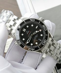 Đồng hồ Fake Thuỵ Sỹ Omega Seamaster nam mặt đen dây kim loại 42mm (2)
