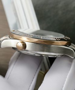 Đồng hồ Omega Seamaster Fake 11 Thuỵ Sỹ demi vàng hồng mặt đen 42mm (2)
