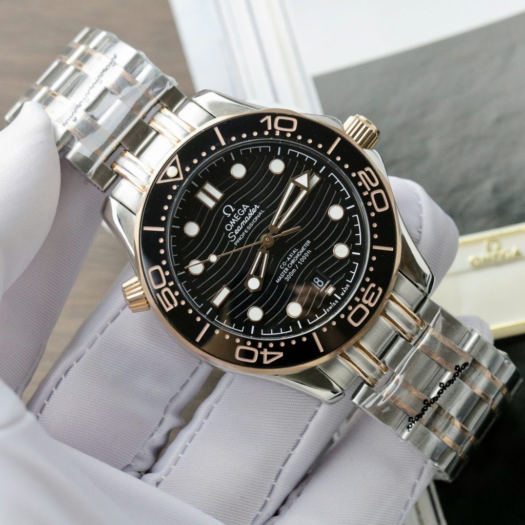 Đồng hồ Omega Seamaster Fake 11 Thuỵ Sỹ demi vàng hồng mặt đen 42mm (2)