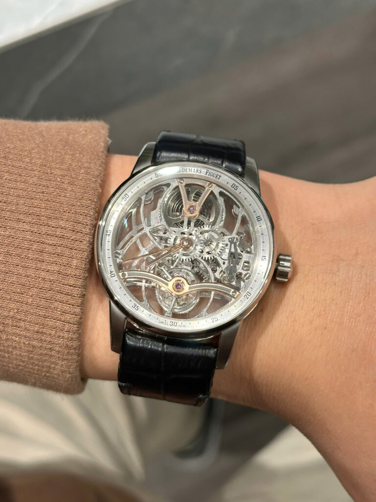 Đồng hồ Audemars Piguet Tourbillon Openworked 26600 Replica 11 dây da màu đen 41mm (2)