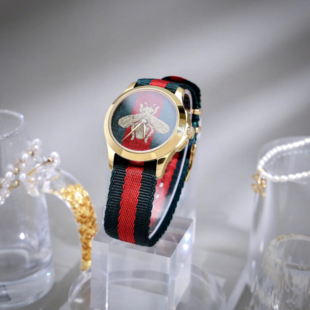 Đồng hồ Gucci Le Marche Des Hỏa Tiết Con Ong Dây Vải Like Auth 38mm