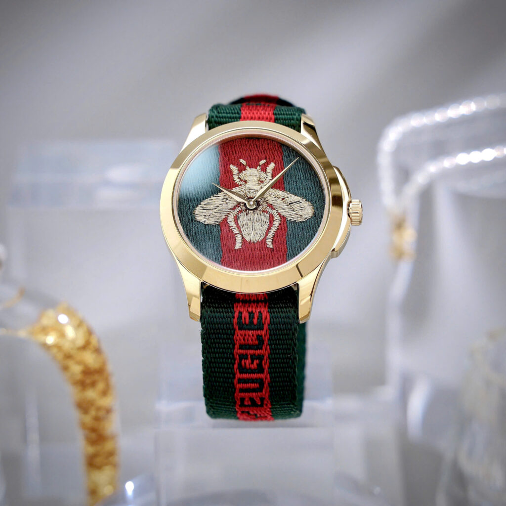 Đồng hồ Gucci Le Marche Des Hỏa Tiết Con Ong Dây Vải Like Auth 38mm