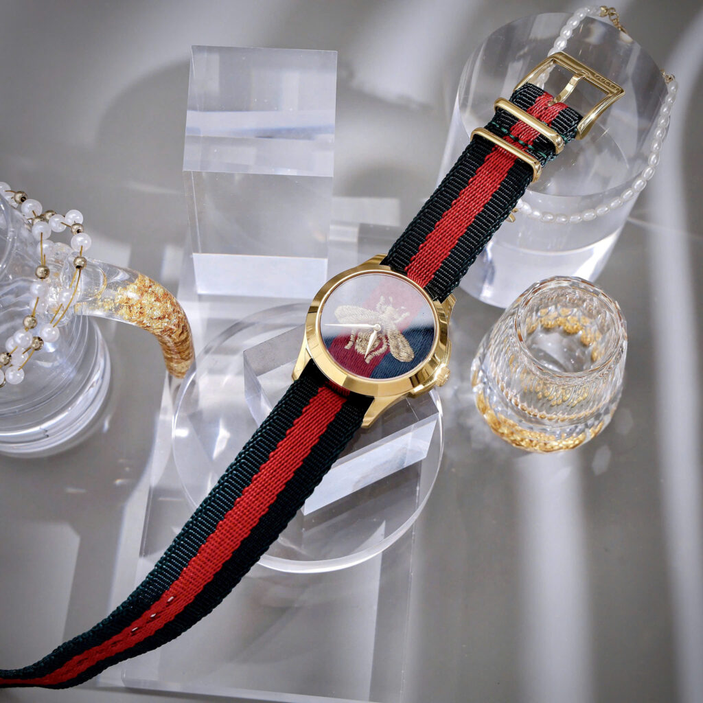 Đồng hồ Gucci Le Marche Des Hỏa Tiết Con Ong Dây Vải Like Auth 38mm
