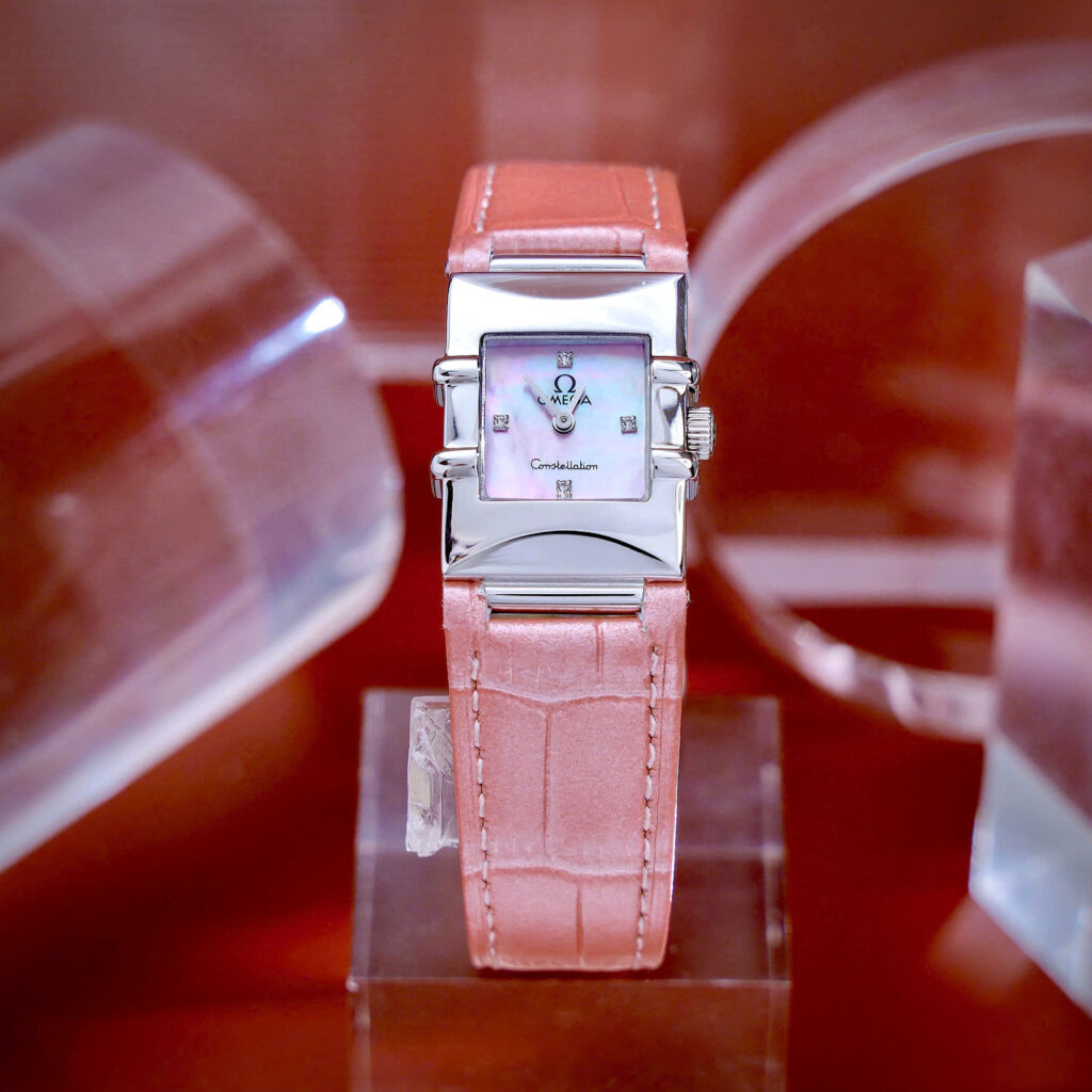 Đồng hồ Omega Constellation Quadra Quartz Dây Da Hồng Mặt Xà Cừ Fake Cao Cấp 22x28mm