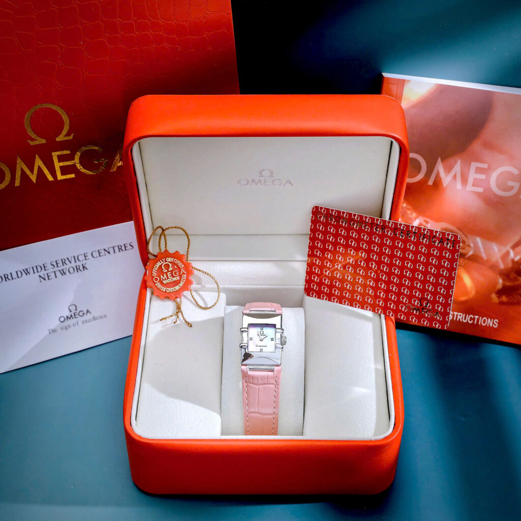 Đồng hồ Omega Constellation Quadra Quartz Dây Da Hồng Mặt Xà Cừ Fake Cao Cấp 22x28mm