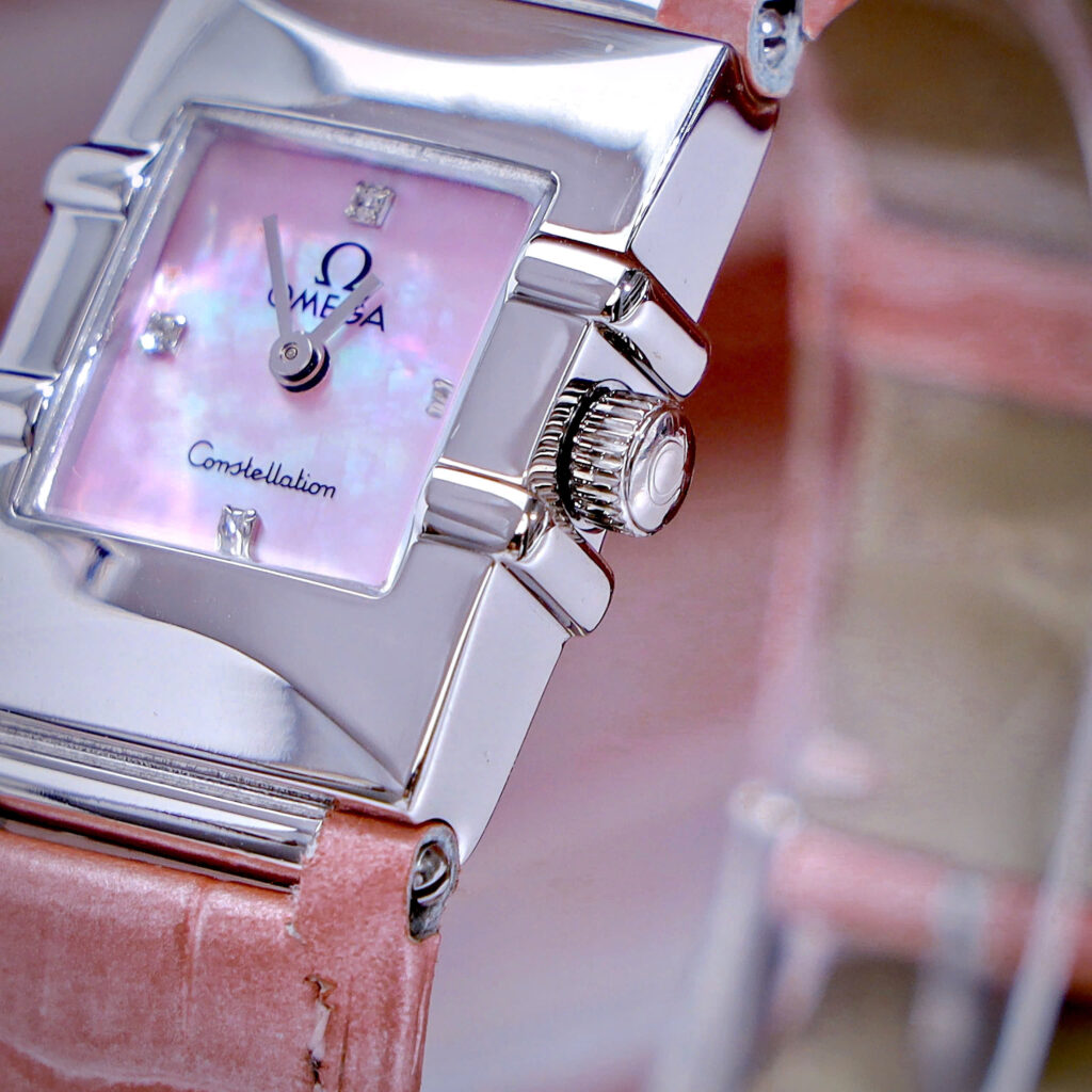 Đồng hồ Omega Constellation Quadra Quartz Dây Da Hồng Mặt Xà Cừ Fake Cao Cấp 22x28mm