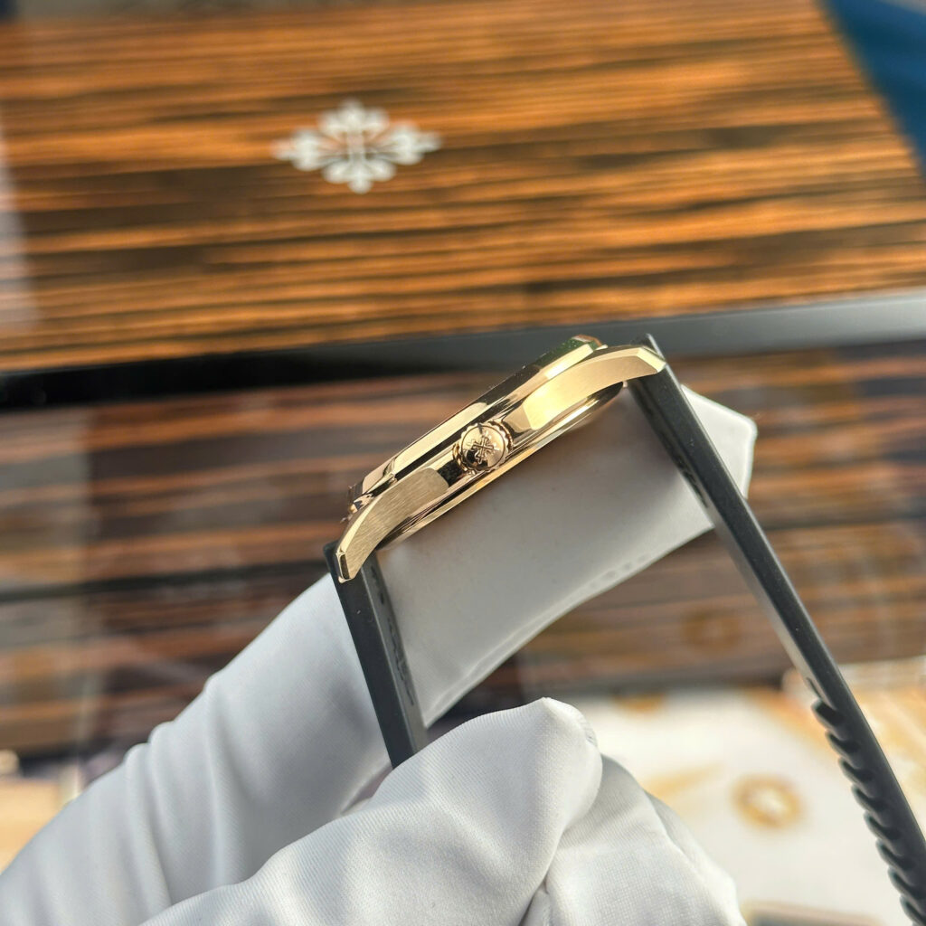 Đồng hồ Patek Philippe Aquanaut 5067 Replica 11 mạ vàng hồng mặt đen PPF 35 (2)