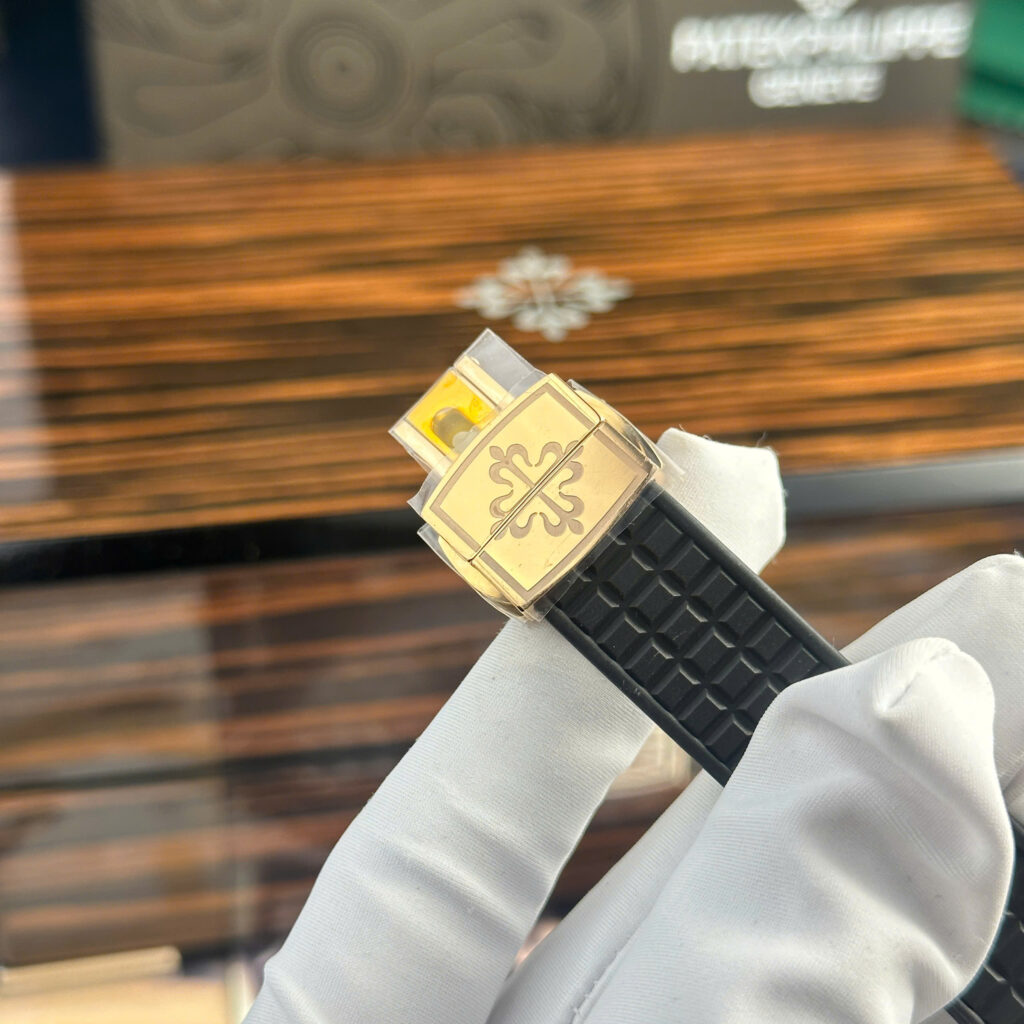 Đồng hồ Patek Philippe Aquanaut 5067 Replica 11 mạ vàng hồng mặt đen PPF 35 (2)