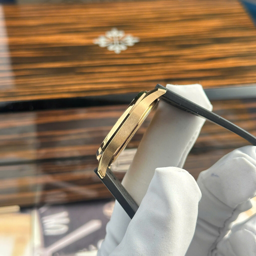 Đồng hồ Patek Philippe Aquanaut 5067 Replica 11 mạ vàng hồng mặt đen PPF 35 (2)