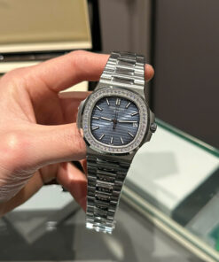 Đồng hồ Patek Philippe Nautilus 5713 Replica 1 1 mặt xanh đính đá 40mm (2)