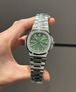 Đồng hồ Patek Philippe Nautilus 5723 Replica 11 mặt xanh là cây đính đá Baguette 40mm