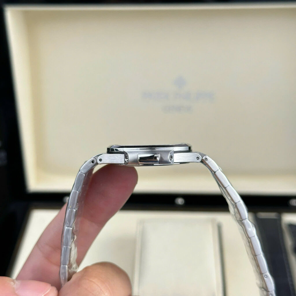 Đồng hồ Patek Philippe Nautilus 7010 Rep 11