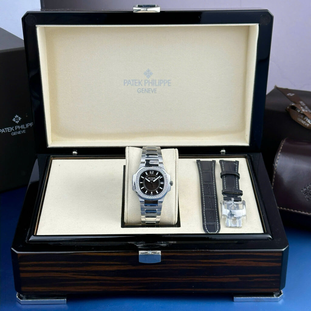 Đồng hồ Patek Philippe Nautilus 7010 Rep 11 cao cấp mặt đen viền đính đá GRF 32mm (2)