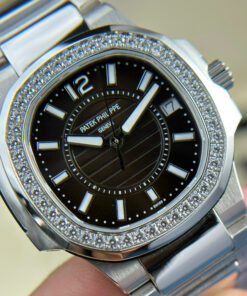 Đồng hồ Patek Philippe Nautilus 7010 Rep 11 cao cấp mặt đen viền đính đá GRF 32mm (2)