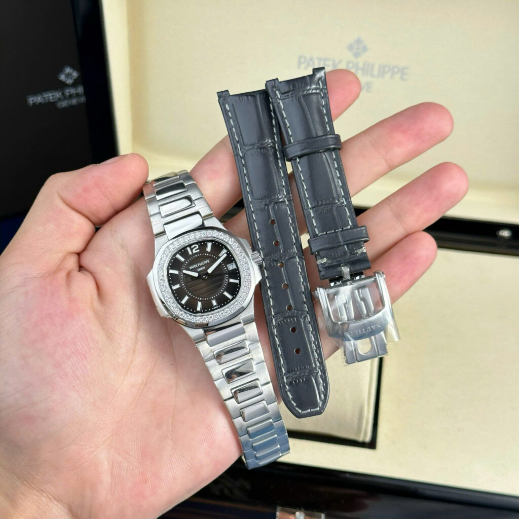 Đồng hồ Patek Philippe Nautilus 7010 Rep 11 cao cấp mặt đen viền đính đá GRF 32mm (2)