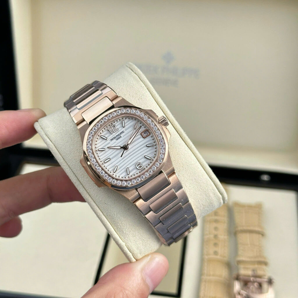 Đồng hồ Patek Philippe Nautilus 7010 Rep 11 mạ vàng hồng mặt trắng 32mm (2)