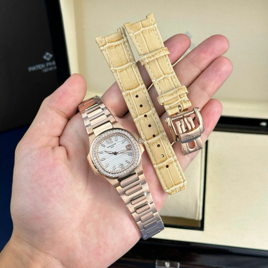 Đồng hồ Patek Philippe Nautilus 7010 Rep 11 mạ vàng hồng mặt trắng 32mm (2)