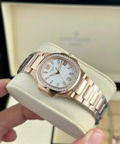 Đồng hồ Patek Philippe Nautilus 7010 Rep 11 mạ vàng hồng mặt trắng 32mm (2)
