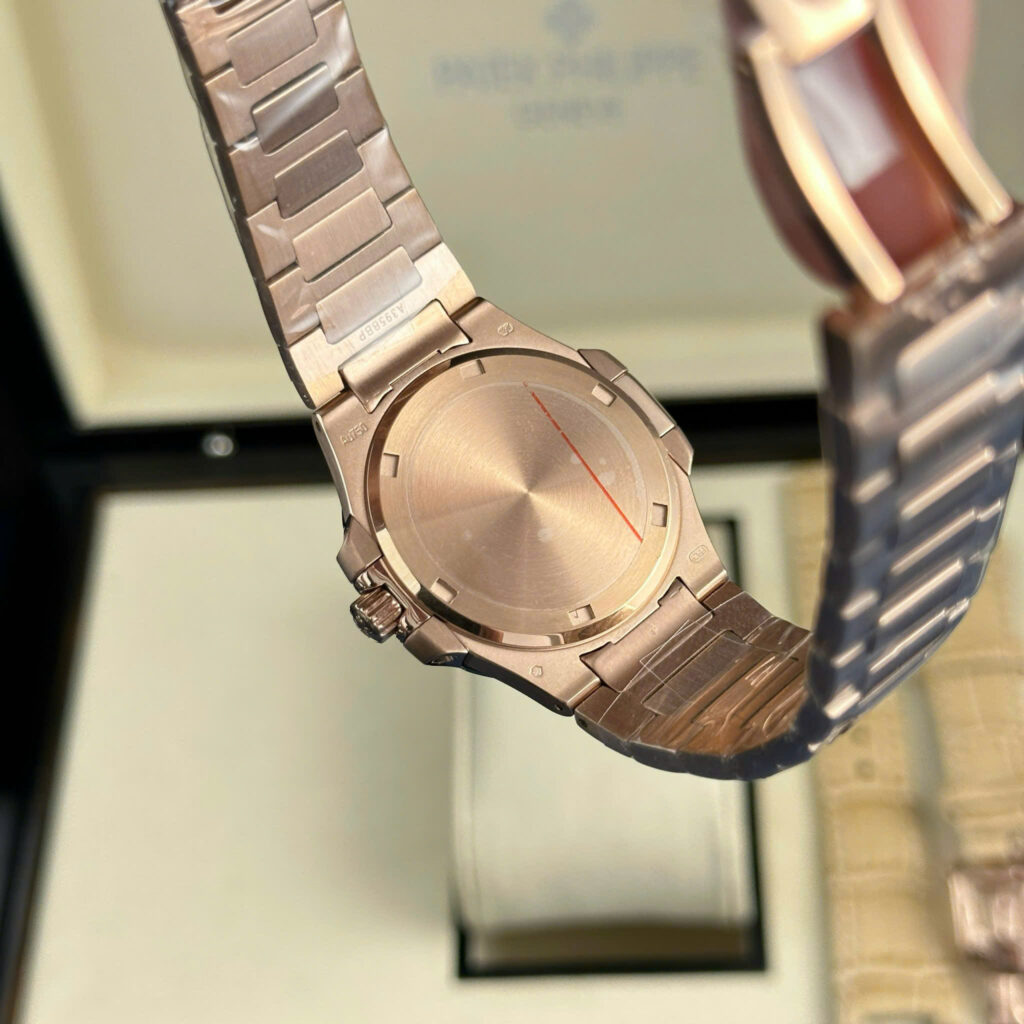 Đồng hồ Patek Philippe Nautilus 7010 Rep 11 mạ vàng hồng mặt trắng 32mm (2)