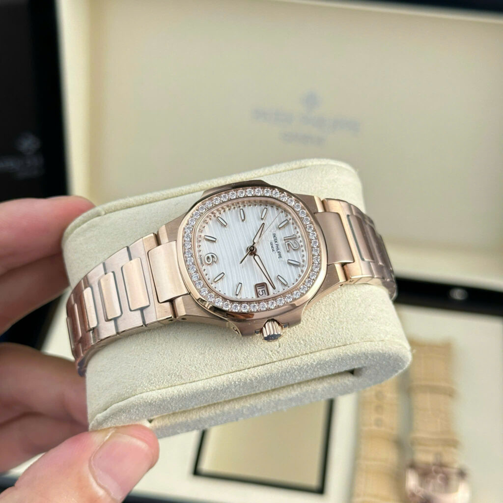 Đồng hồ Patek Philippe Nautilus 7010 Rep 11 mạ vàng hồng mặt trắng 32mm (2)