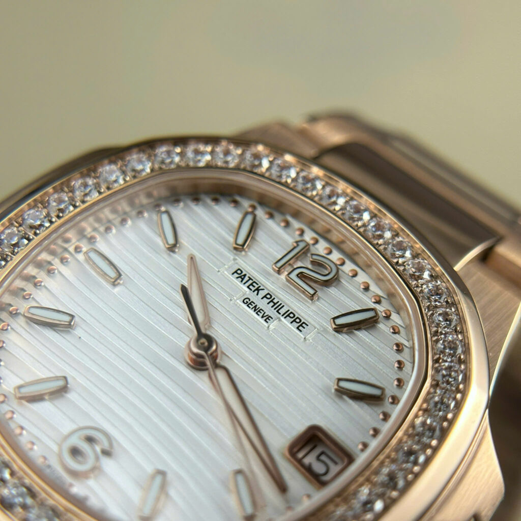 Đồng hồ Patek Philippe Nautilus 7010 Rep 11 mạ vàng hồng mặt trắng 32mm (2)
