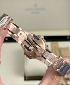 Đồng hồ Patek Philippe Nautilus 7010 Rep 11 mạ vàng hồng mặt trắng 32mm (2)