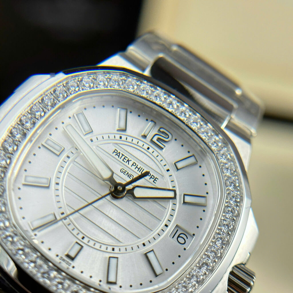 Đồng hồ Patek Philippe Nautilus 7010 Replica 1 1 mặt trắng máy pin GRF 32mm (2)