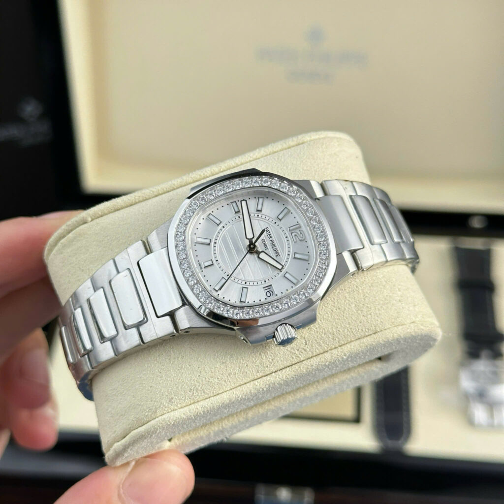Đồng hồ Patek Philippe Nautilus 7010 Replica 1 1 mặt trắng máy pin GRF 32mm (2)