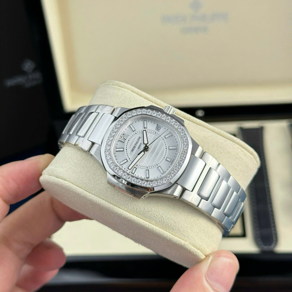 Đồng hồ Patek Philippe Nautilus 7010 Replica 1 1 mặt trắng máy pin GRF 32mm (2)