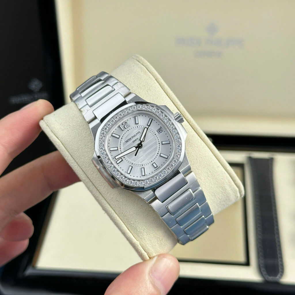 Đồng hồ Patek Philippe Nautilus 7010 Replica 1 1 mặt trắng máy pin GRF 32mm (2)