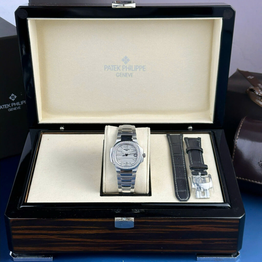 Đồng hồ Patek Philippe Nautilus 7010 Replica 11 mặt trắng viền đính đá GRF 32mm (1)