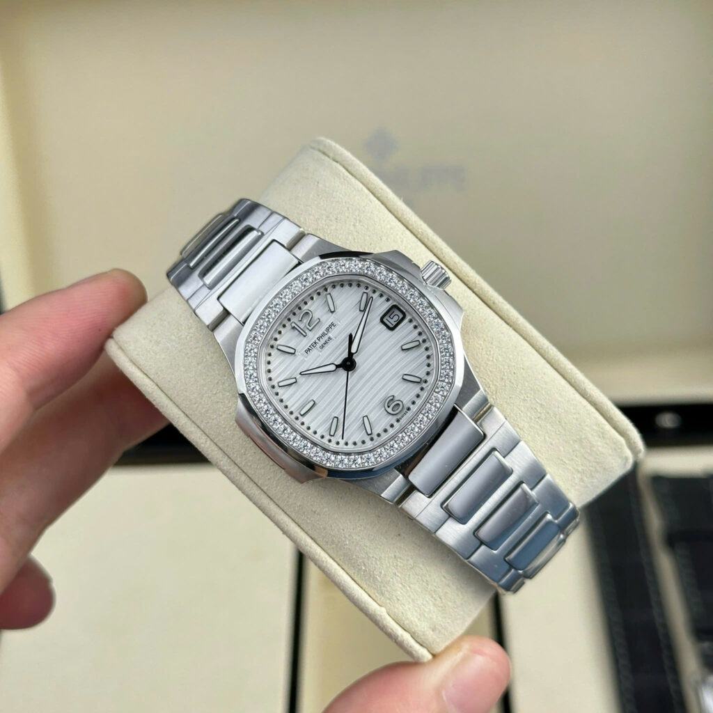 Đồng hồ Patek Philippe Nautilus 7010 Replica 11 mặt trắng viền đính đá GRF 32mm (2)