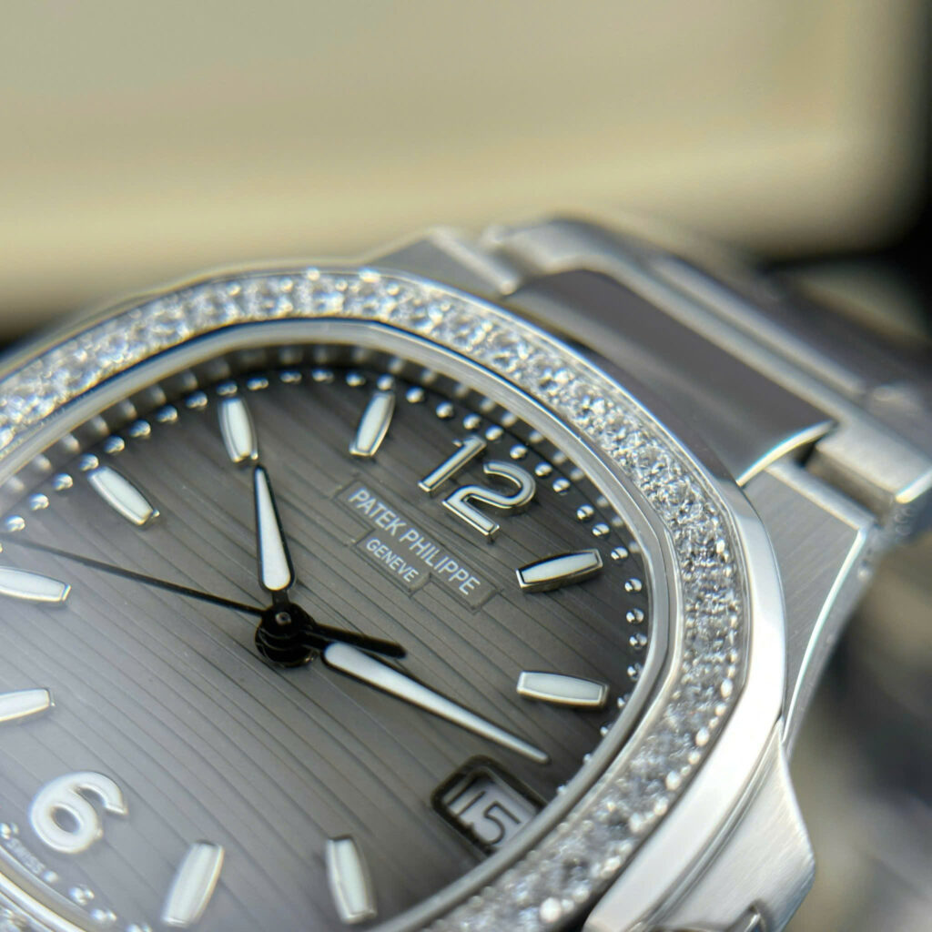 Đồng hồ Patek Philippe Nautilus 7010 Replica 11 mặt xám viền đính đá GRF 32mm (2)