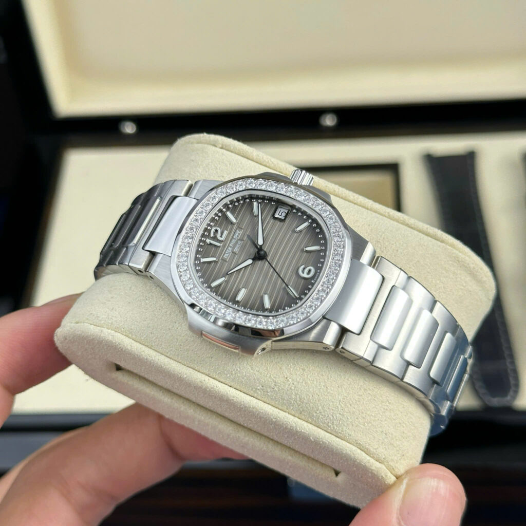 Đồng hồ Patek Philippe Nautilus 7010 Replica 11 mặt xám viền đính đá GRF 32mm (2)